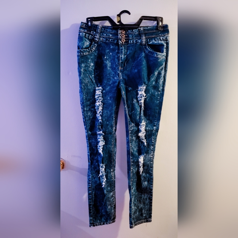 Trendy Distressed Women's Skinny Jeans